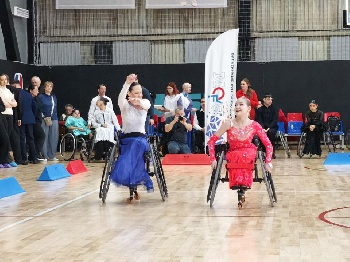 В Тюмени стартовал чемпионат по танцам на колясках