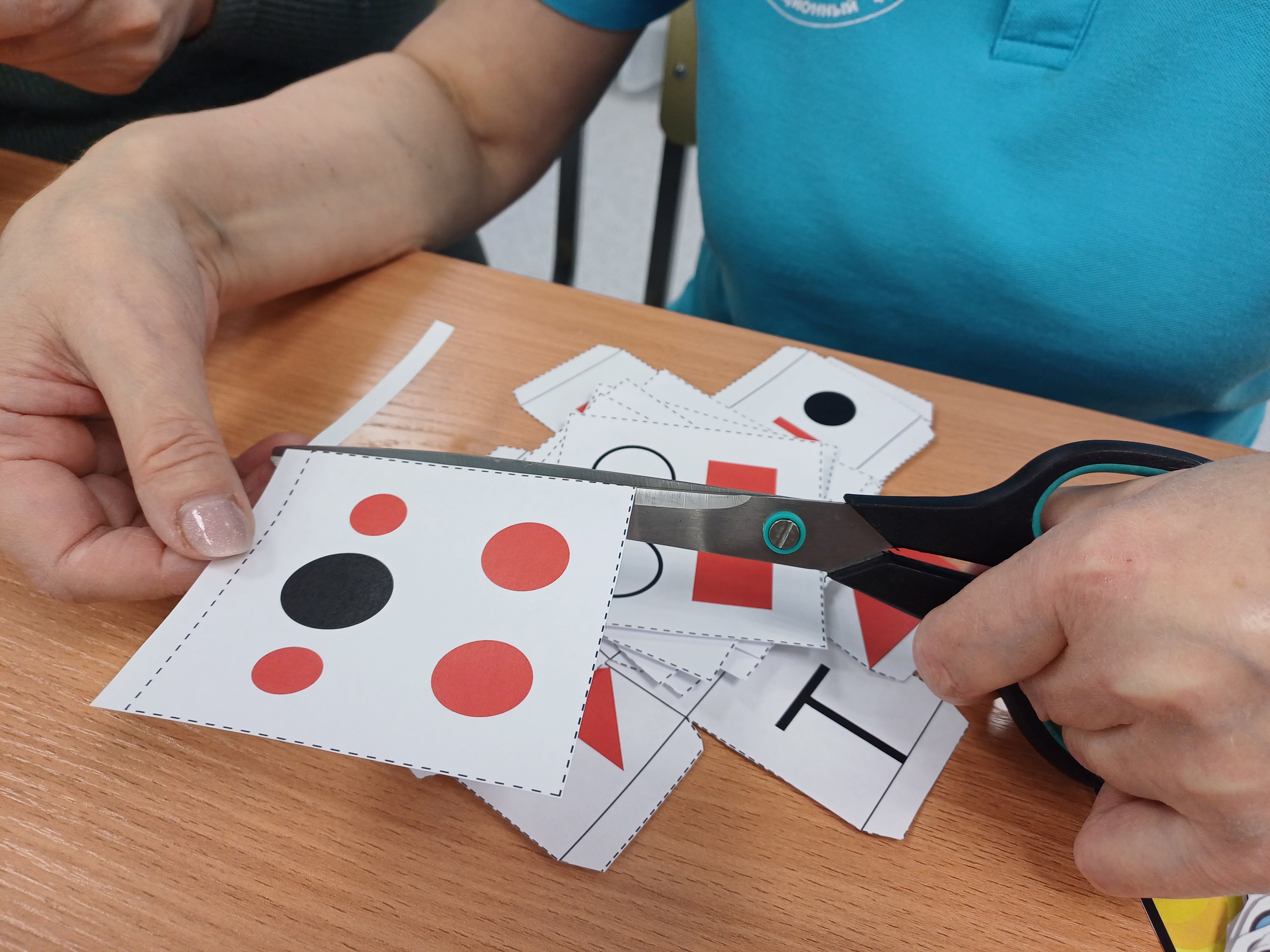  Педагоги «Родника» дают детям упражнения с нейропсхологическим подходом