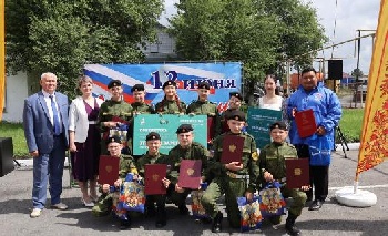Символ взрослости и ответственности: юные жители Ялуторовского округа получили паспорта в честь Дня России