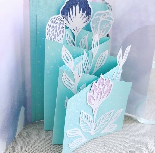 Централизованная библиотечная система города Тюмени приглашает на занятие «Моделирование и конструирование объёмной открытки»