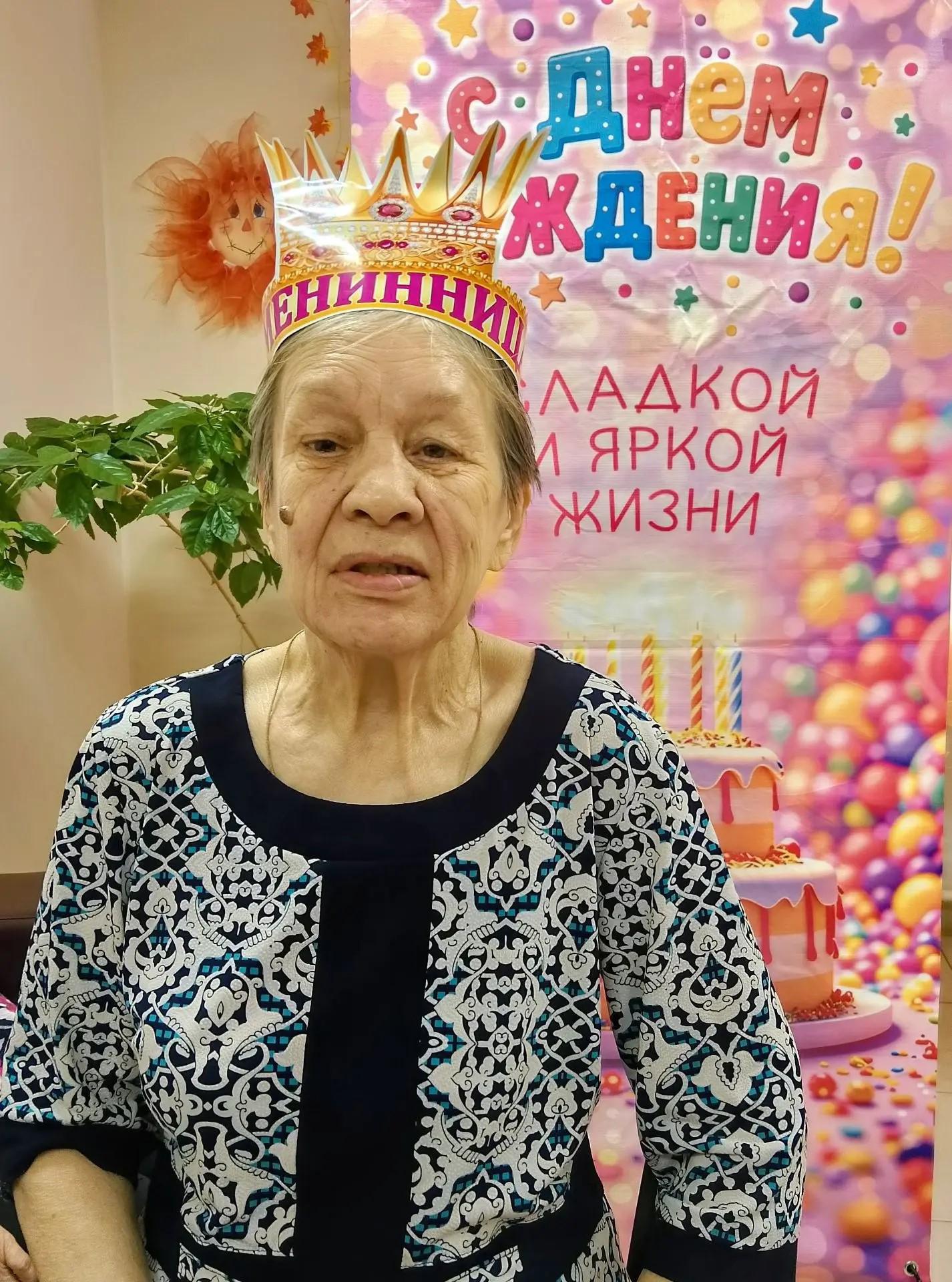 Три любви Тамары Сергеевны : чтение, кроссворды и фиалки