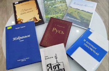 Поэзия, как музыка души: в Казанском центре соцобслуживания прошёл час поэтического настроения