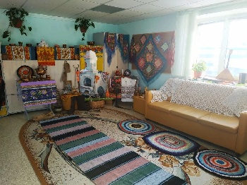 Стало в горнице моей светло