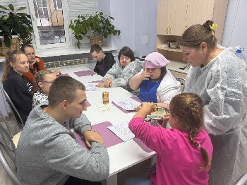 В АУ ТО «КЦСОН Тюменского муниципального округа»  Маленькие повара освоились с кухней