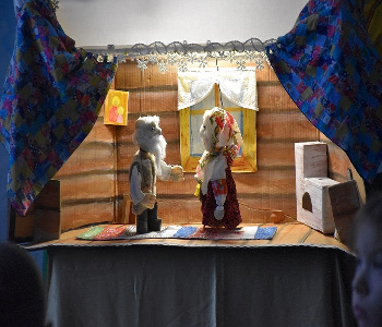Кукольный спектакль «Серебрённое копытце» был проведен Центром семейного чтения им. А.С. Пушкина