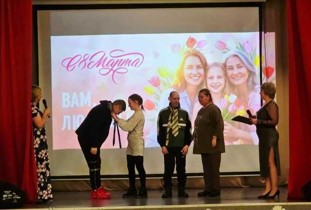 Нам посчастливилось стать зрителями и участниками яркого и душевного праздничного мероприятия "Вам, любимые!"