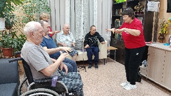 Спорт против одиночества: тюменские «серебряные» волонтеры запустили марафон бодрости