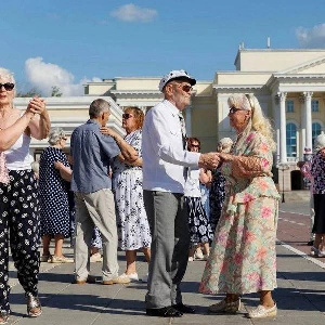 Городская танцплощадка: традиционная ретро-программа для горожан