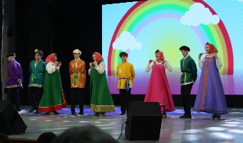 «Любовью материнской мы согреты»: трогательный концерт ко Дню матери