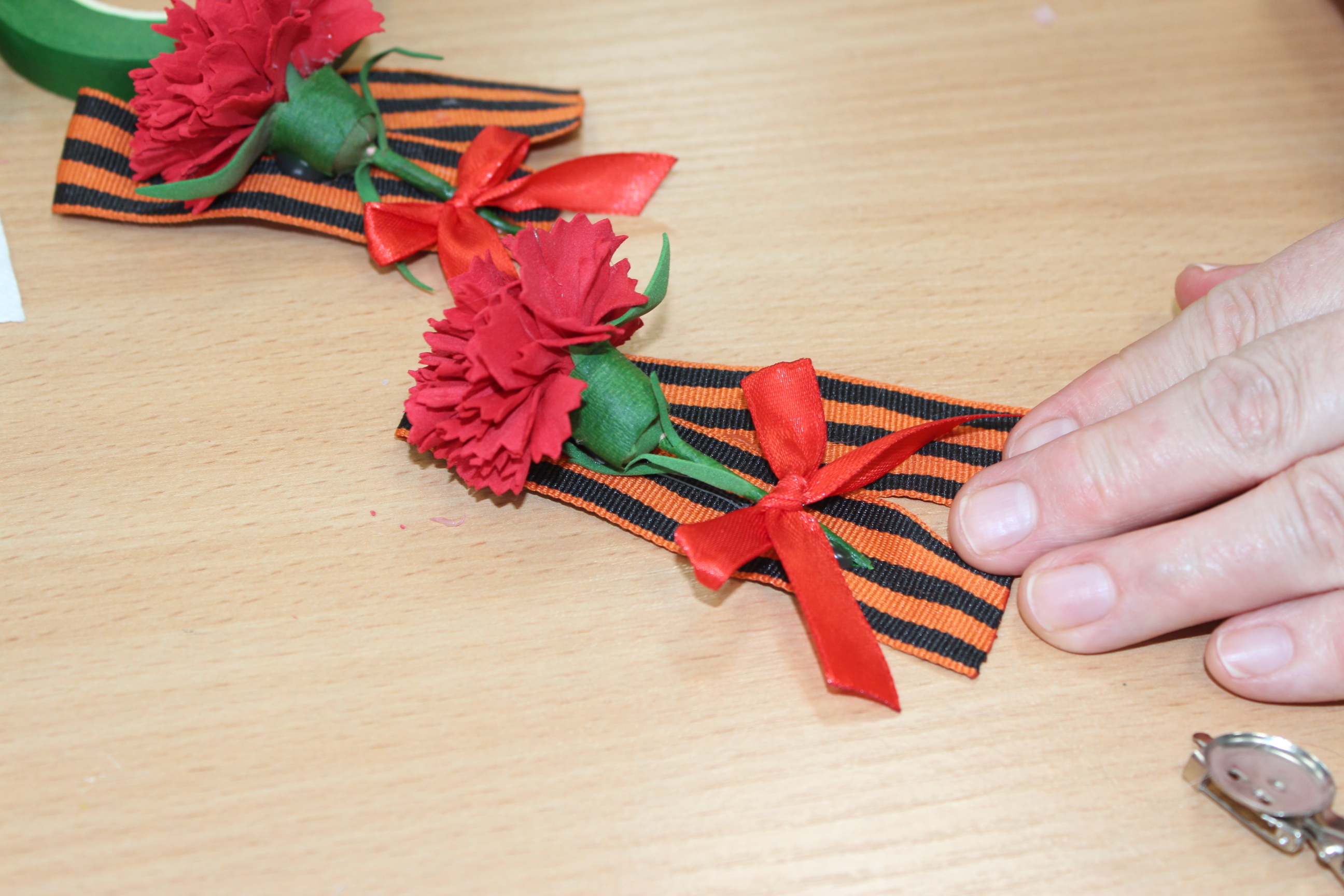 В «Роднике» прошел мастер-класс по изготовлению памятной броши