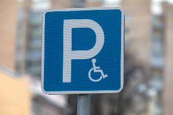Бесплатная парковка для людей с инвалидностью