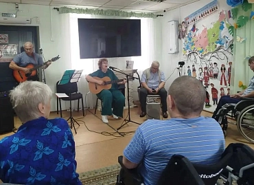 Бардовский концерт в стенах интерната