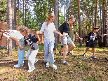 Учимся доверять: мини-репортаж с «Тропы доверия» в «Роднике»