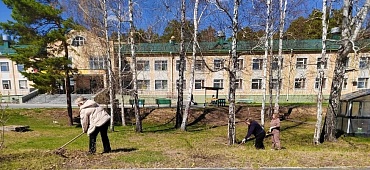 Весна – традиционное время наведения чистоты и порядка, а субботники – это добрая традиция, объединяющая коллектив сотрудников и жителей БОЛЬШОГО ДОМА.