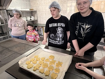 🎉 Семейный праздник в «Виктории»: весело, тепло и с ароматом печенья!