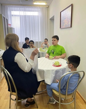 Занятия по правилам этикета и культурного поведения в центре "Пышма"