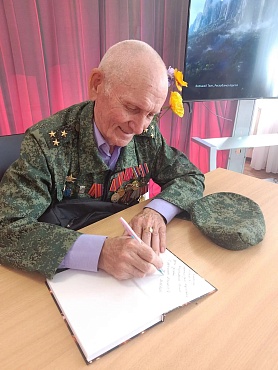 Тепло, стихи и удивительные истории